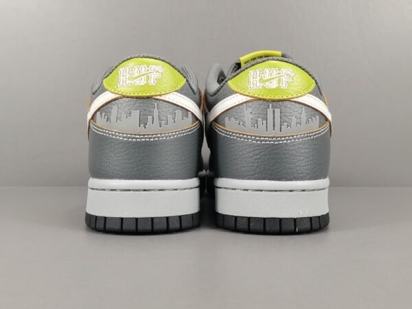 NIKE SB DUNK x HUF (FRIENDS AND FAMILY)