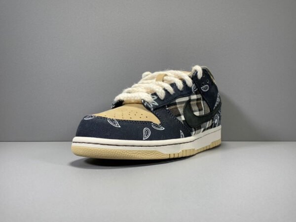 NIKE SB DUNK x TRAVIS SCOTT