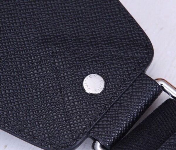 LV Avenue Sling Bag Taiga Black For Men, Bags, Messenger And Crossbody Bags 12.2in/31cm LV M30443