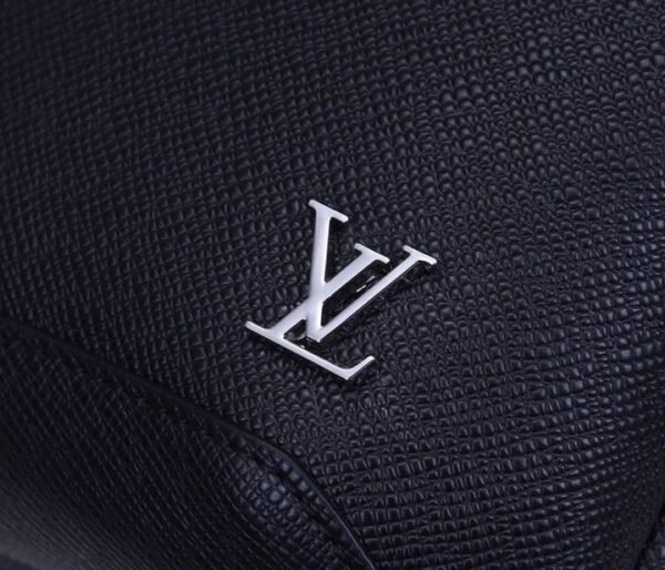 LV Avenue Sling Bag Taiga Black For Men, Bags, Messenger And Crossbody Bags 12.2in/31cm LV M30443